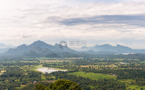 斯里兰卡的山地景观纪念碑岩石天空场景石头森林历史性太阳地标蓝色图片