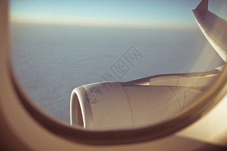 从飞机窗口查看旅行日出窗户引擎鸟瞰图商务图片