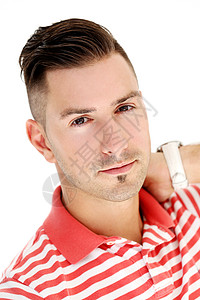 穿条纹衬衣的成熟和时装男子工作室男生男性衬衫男人红色衣服白色发型眼睛图片