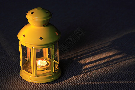 带蜡烛的灯罩灯笼阴影灯芯设备黄色烛光寂寞记忆悲哀场景背景图片