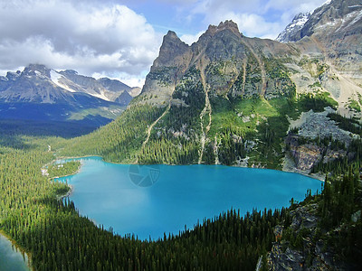 加拿大不列颠哥伦比亚省约霍国家公园奥哈拉湖公园国家森林风景蓝色荒野反射高山天空冰川图片