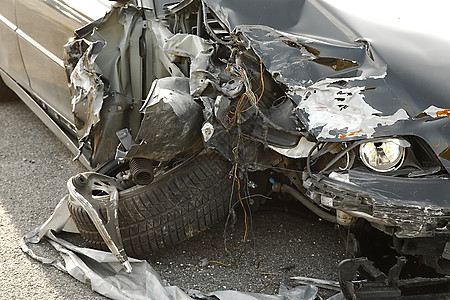 汽车轮式车残骸碰撞保险杠垃圾兜帽维修休息粉碎车辆车轮图片
