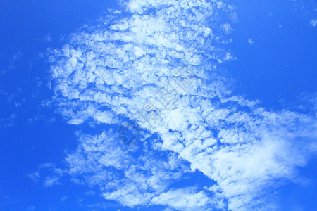 一品天作有白云的蓝色天空 可用作背景信息季节气氛云雾水分积雨环境天气沉淀照片空气背景