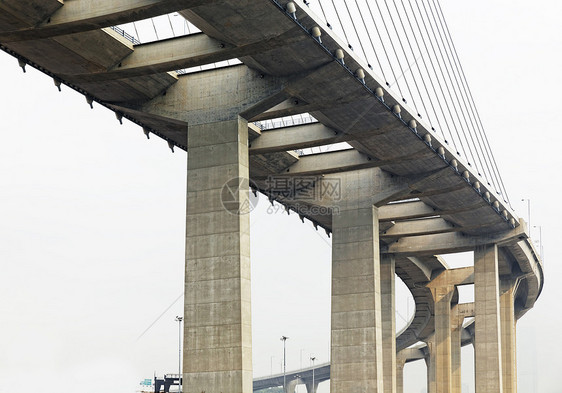 公路桥流动汽车卡车过境天空路口建造穿越出口曲线图片