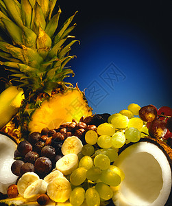 菠萝香蕉早餐水果和坚果-文字空间背景