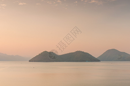 水坝天空旅行风景大坝日落多云森林蓝色爬坡岩石图片