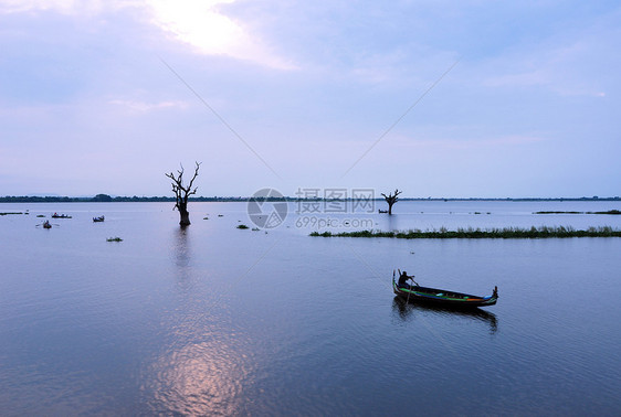 缅甸阿马拉普拉桥的日落图片