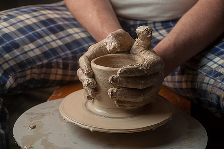 陶匠的手手指花瓶旋转女士制造业制品压力手工手工业水壶图片