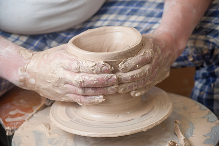 陶匠的手制品杯子血管工匠旋转拇指艺术工艺陶器手指图片
