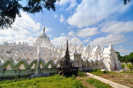缅甸曼德勒省明根新比乌帕亚寺庙白塔佛塔上座部旅游佛教徒文化旅行地标建筑学宗教宝塔图片