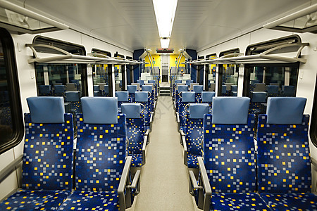 内部列车民众后勤车辆车皮旅行铁路窗户椅子乘客白色图片