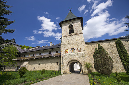 围绕墙壁的塞库修道院图片
