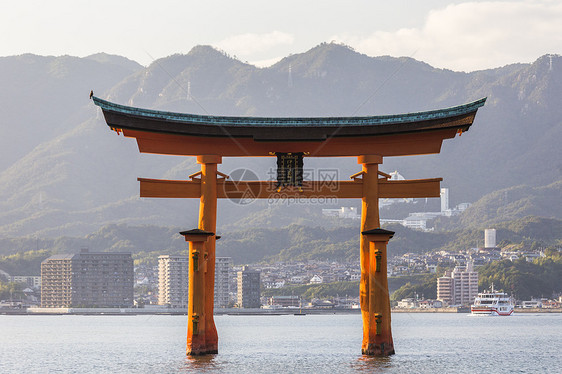 日本广岛宫岛有名的日本水岛神社寺庙旅游历史性海洋地标天空世界遗产宗教橙子图片