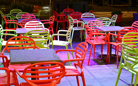 空空街头咖啡厅椅子咖啡馆长凳桌子餐厅酒吧露天背景图片