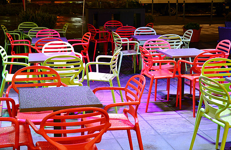 空空街头咖啡厅长凳桌子椅子咖啡馆露天餐厅酒吧背景图片