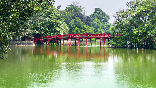 剑湖上的红桥图片