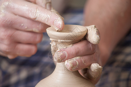 陶匠的手艺术作坊血管车轮黏土杯子手工业花瓶手指陶瓷图片