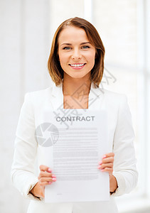 持有合同的女商务人士伙伴合伙签名商务简历文档员工人士律师同事图片