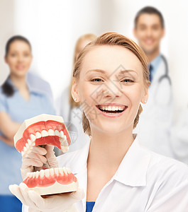 健齿美白有大下巴的医生治疗打扫专家口腔科团队愈合牙科牙齿卫生女性背景
