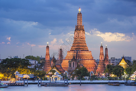 Watrun 寺庙 bangkok 泰国佛塔水平建筑学地标天空蓝色旅游宗教旅行反射图片