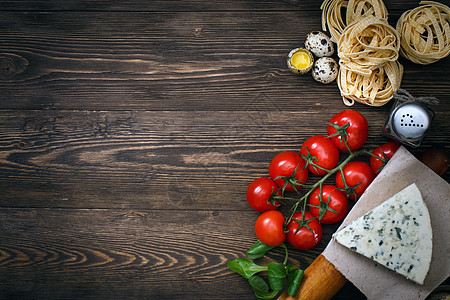 意大利以生锈木制成的意大利食品食谱草本植物面包棒香料调味品胡椒高架糖类面条乡村厨房图片