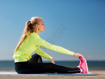 妇女户外运动赛跑者活动娱乐城市重量运动装女士身体肌肉运动员图片
