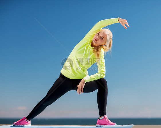妇女户外运动女士活动赛跑者女孩福利运动装竞技训练重量城市图片