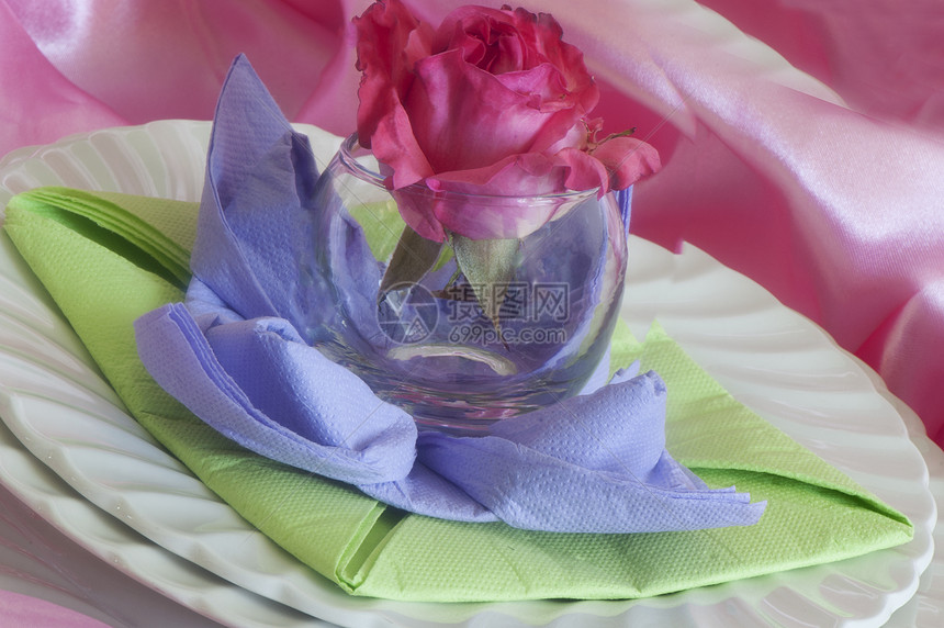 高级折纸纸巾白色织物餐巾纸洗礼餐饮折叠桌子花朵婚礼午餐图片