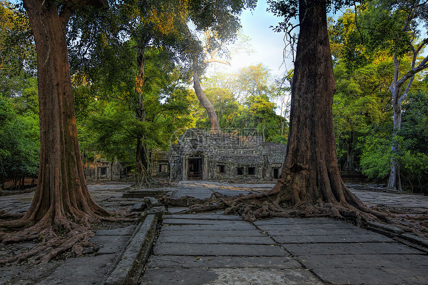 太阳升起在太光的上空建筑崇拜考古学文化旅行地标建筑学石头日落纪念碑图片