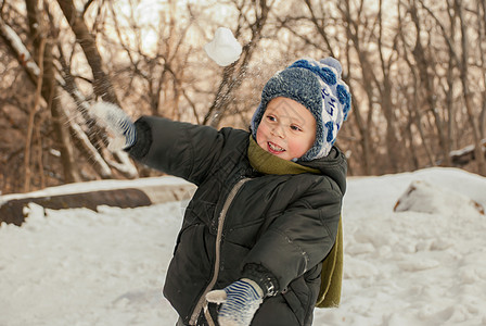 玩打雪球游戏图片