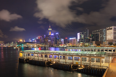 香港中港夜渡码头图片