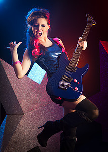舞台上美丽的少女明星流行音乐青年摇滚星星夜生活吉他活动文化歌手女孩图片