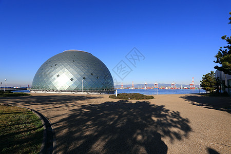 大阪海洋博物馆建筑远景天空圆顶风景阳光图片