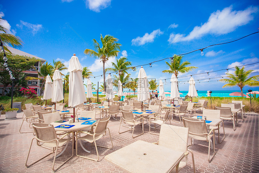 热带海滩的户外咖啡馆酒吧宴会露台木头假期家具后院海景食堂椅子图片