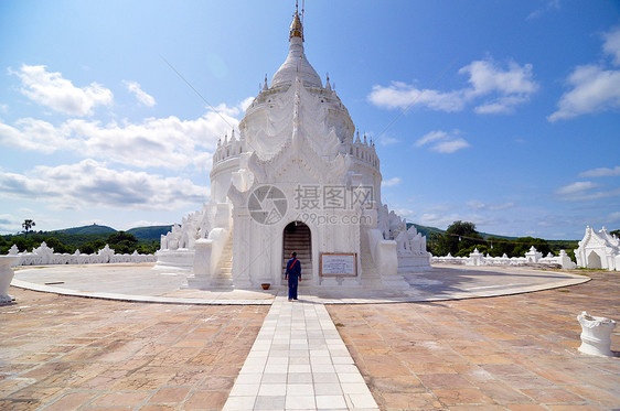 缅甸曼德勒省明贡新边庙白塔图片
