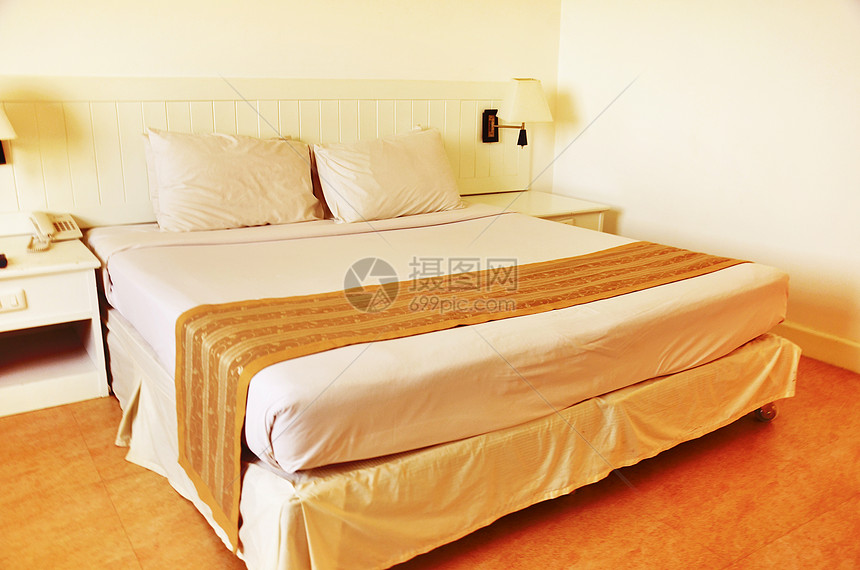 卧室房间窗帘水平床垫细节建筑陈列柜床单旅馆枕头图片