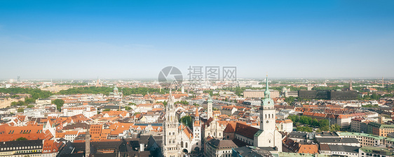 慕尼黑全美绿色吸引力薄雾灰色天空旅游地标建筑全景外表图片