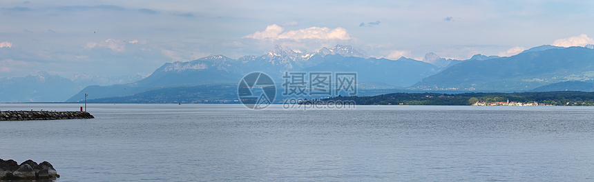 瑞士日内瓦湖和阿尔卑斯山图片