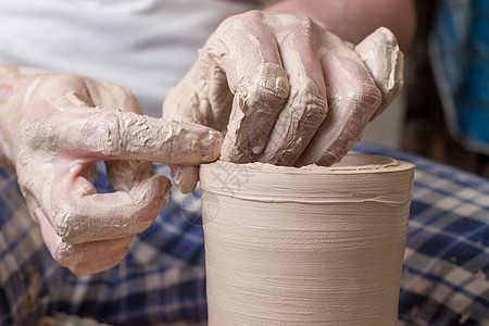 陶匠的手制品手指制造业陶器陶瓷工匠艺术女士血管杯子图片