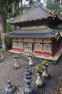 日本寺庙地标天气季节宝藏历史遗产灯笼雨季旅行森林图片