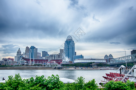 Cincinnati 天线 辛辛那提天线和历史Joh的图像蓝色建筑天际灯光商业市中心建筑学结构全景河镇图片