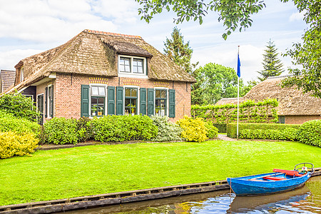 荷兰羊角村荷兰吉埃索恩典型的荷兰住宅和菜园Giethoorn文化旅游城市溪流小屋运河旅行房子花园假期背景