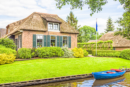 荷兰吉埃索恩典型的荷兰住宅和菜园Giethoorn文化旅游城市溪流小屋运河旅行房子花园假期图片