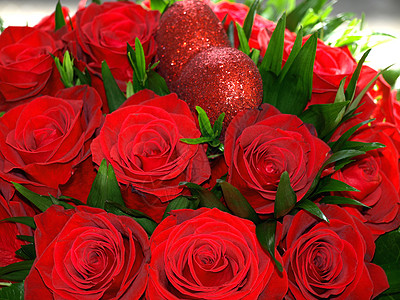 红玫瑰念日玫瑰花朵花束婚礼拼贴画约会红色背景图片