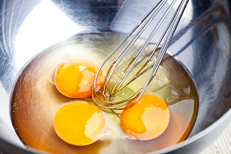 用金属碗鸡蛋盘子食物打浆机早餐烘烤烹饪营养糕点蛋黄厨房图片