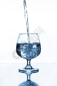 含水的葡萄酒杯派对运动餐厅青色飞溅液体水晶酒吧蓝色酒精图片