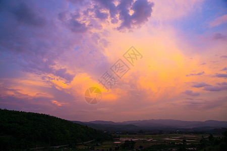 暮光和风景农村晴天天空爬坡花园森林场地地球日落绿色图片