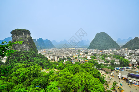 吉林附近Yangshuo市广西省绿色岩溶观光岩石吸引力城市旅游风景丘陵旅行图片