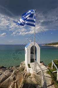 小型希腊小礼拜堂和海洋牧歌圆顶假期太阳地标旅行宗教蓝色旅游旗帜图片