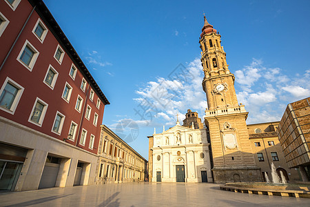 萨拉戈萨大教堂柱子反射建筑学文化建筑历史旅行历史性教会旅游图片